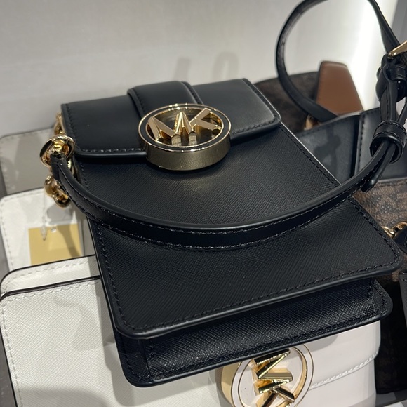 MICHAEL KORS CARMEN SMALL FAUX LEATHER PHONE CROSSBODY BAG - Picture 5 of 16